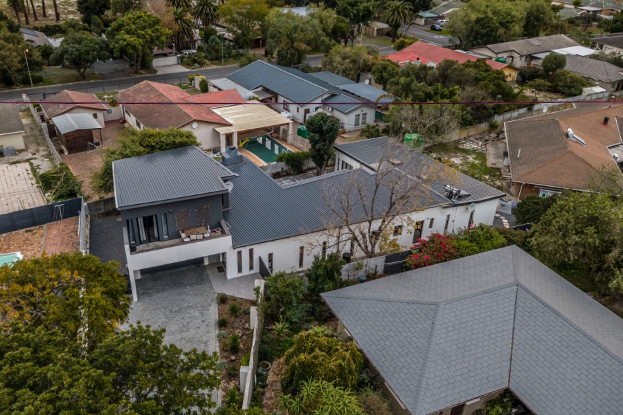 5 Bedroom Property for Sale in Mikro Park Western Cape